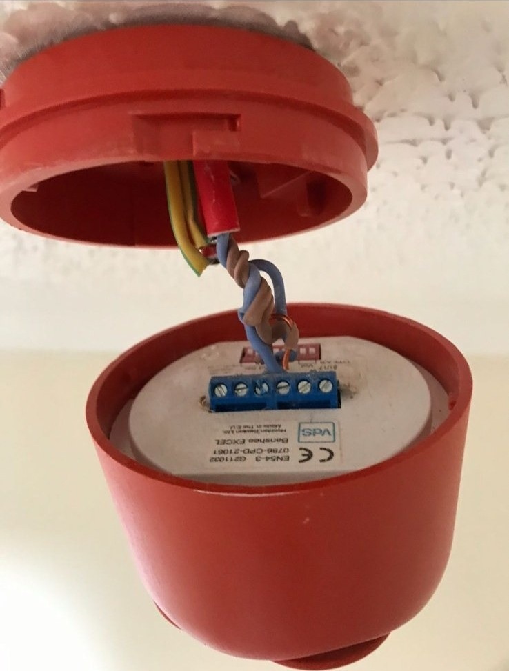 Fire alarm detector base and wiring during a BS 5839 installation